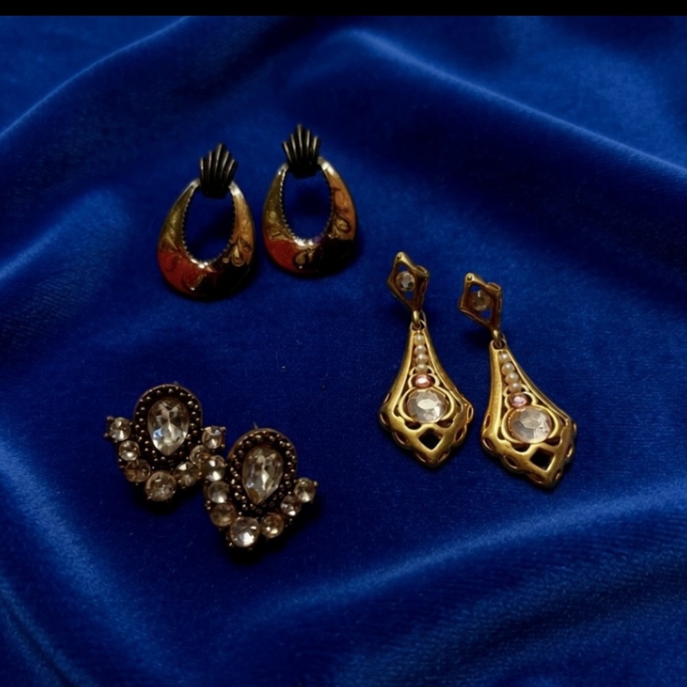 Earring lot Elegant Gold tone , crystal and enamel Earrings Set of 3 NWOT - Picture 5 of 10